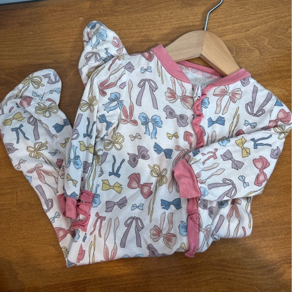 Milkberry One Piece Footies Sleeper Bows Ruffle Bamboo 6-9M Baby Girl - Picture 3 of 5